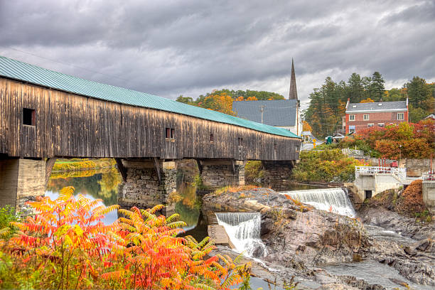 istock Bath Covered Bridge in New Hampshire 182511523