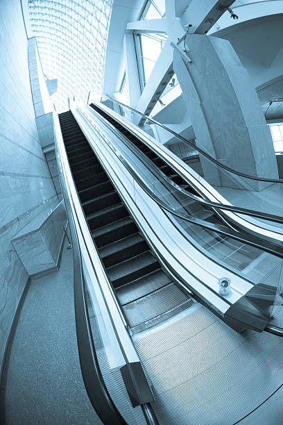 long escada rolante - escalator shopping mall shopping transparent imagens e fotografias de stock