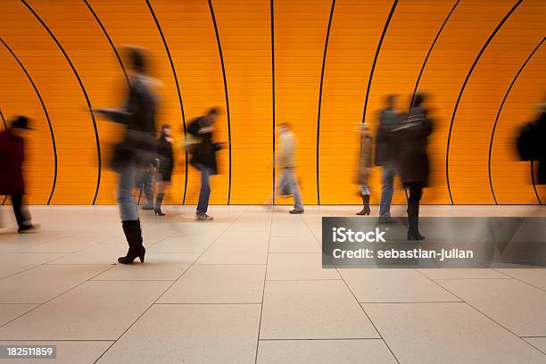 Foto de Usuários Contra Moderno Fundo Laranja e mais fotos de stock de Cidade - Cidade, Munique, Túnel de Trem