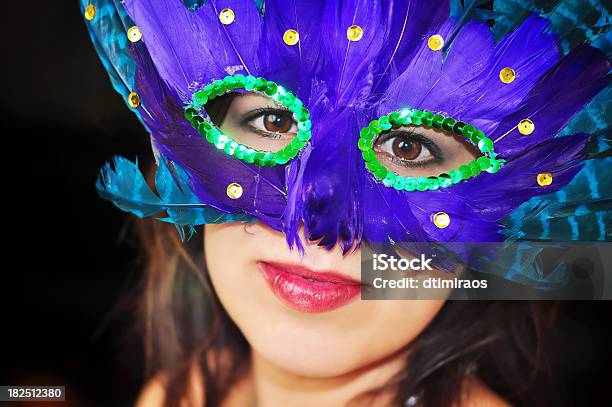 여자 입고 Masquerade 마디그라 ㅁ마스크 Carnival에 대한 스톡 사진 및 기타 이미지 - Carnival, Mardi Gras, 깃털