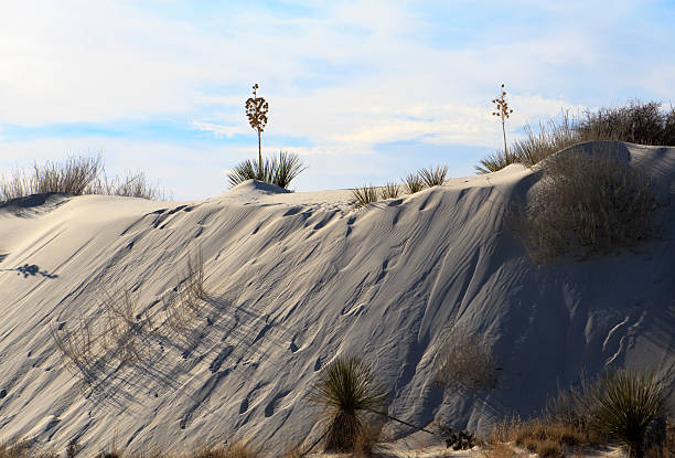 white sands - new mexico landscape sky ethereal stock-fotos und bilder
