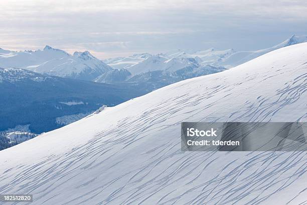 Foto de Pistas De Esqui e mais fotos de stock de Atividade - Atividade, Azul, Beleza