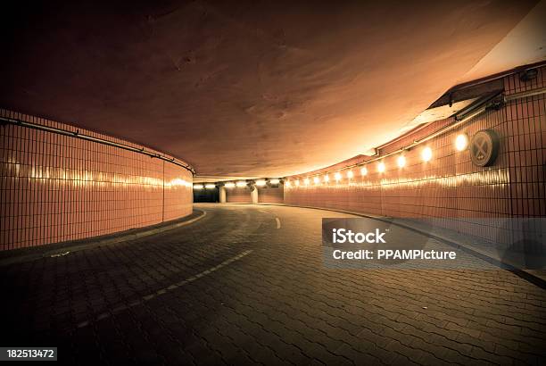 Tunel - zdjęcia stockowe i więcej obrazów Architektura - Architektura, Arteria, Asfalt