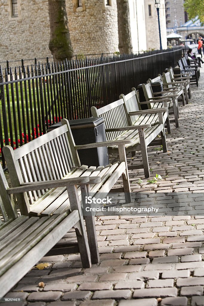 空のベンチ（イギリス、ロンドン）で - ベンチ��のロイヤリティフリーストックフォト