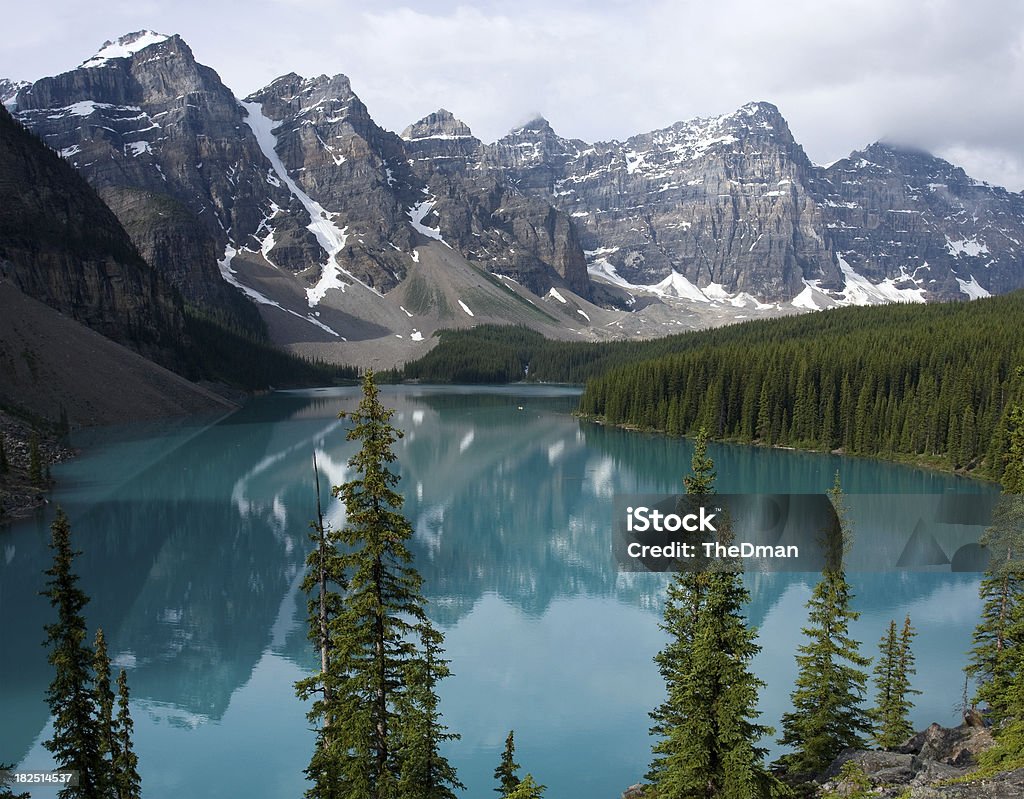 Lago Moraine riflesso - Foto stock royalty-free di Acqua