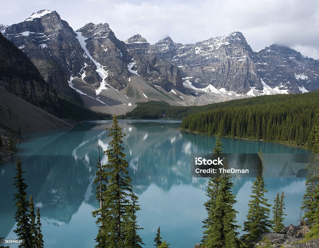 Moraine Lake reflexo - Foto de stock de Alberta royalty-free