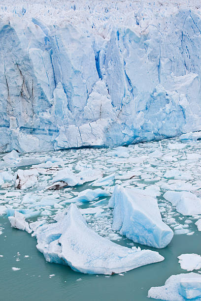 glaciar perito moreno national park, patagonia, argentina - patagonia ice shelf vertical argentina fotografías e imágenes de stock