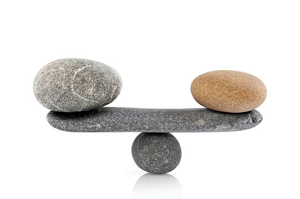 балансировка камнями - stone balance pebble stack стоковые фото и изображения