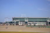 flughafen-airfield-terminal.jpg?b=1&s=170x170&k=20&c=nCjwht87pUHYJXSjWYsdHX_gClPY3rJjprynb_TXmiA=
