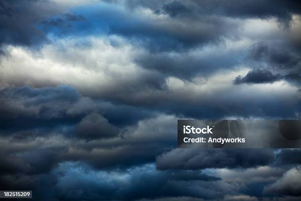 Wolken Stockfoto und mehr Bilder von Abenddämmerung - Abenddämmerung, Bedeckter Himmel, Biegung