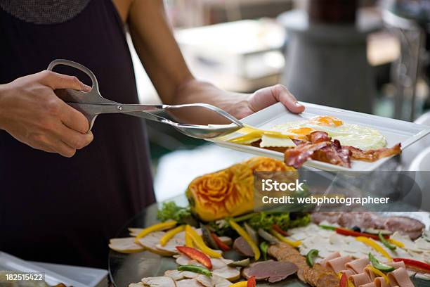 Selfservice - Fotografias de stock e mais imagens de Adulto - Adulto, Almoço, Bacon