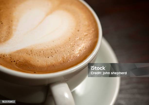 Miłość Serca Latte Art - zdjęcia stockowe i więcej obrazów Bez ludzi - Bez ludzi, Filiżanka do kawy, Fotografika