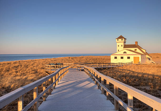 velho porto life saving museum, corrida ponto praia, cape cod - provincetown - fotografias e filmes do acervo