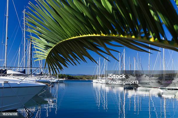 Photo libre de droit de Reflets banque d'images et plus d'images libres de droit de Artisanat - Artisanat, Baie - Eau, Bateau de voyageurs