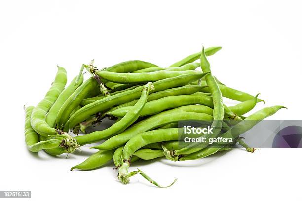 Tomate Fresco Fava Foto de stock y más banco de imágenes de Haba - Haba, Pila - Arreglo, Verde - Color