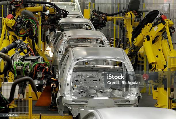 Automobilindustrie Stockfoto und mehr Bilder von Autofabrik - Autofabrik, Roboter, Industrieroboter-Arm