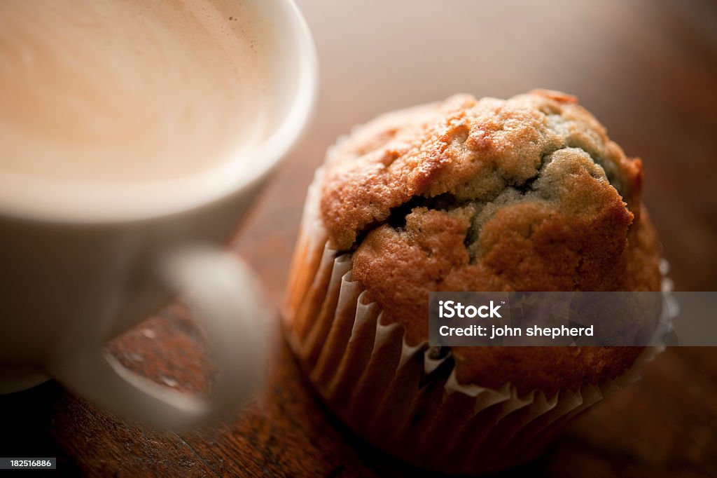 Xícara de café com muffin de mirtilo - Foto de stock de Café - Bebida royalty-free