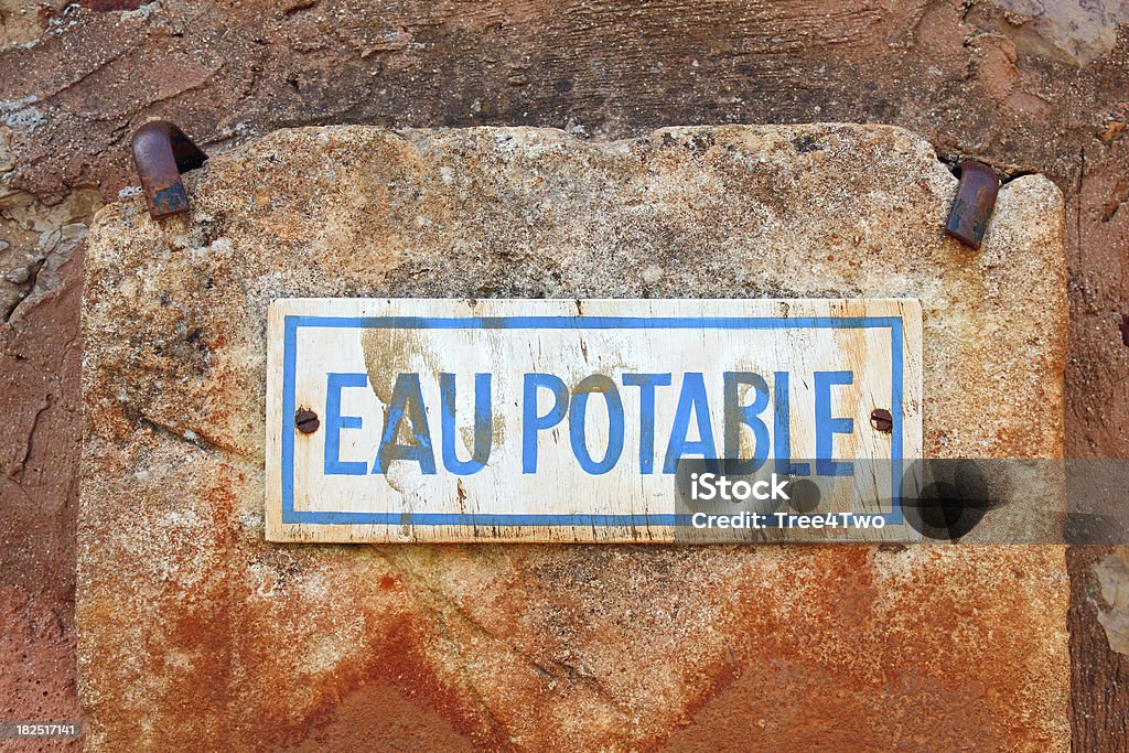 French placa: Eau de água potável - Foto de stock de Água potável royalty-free