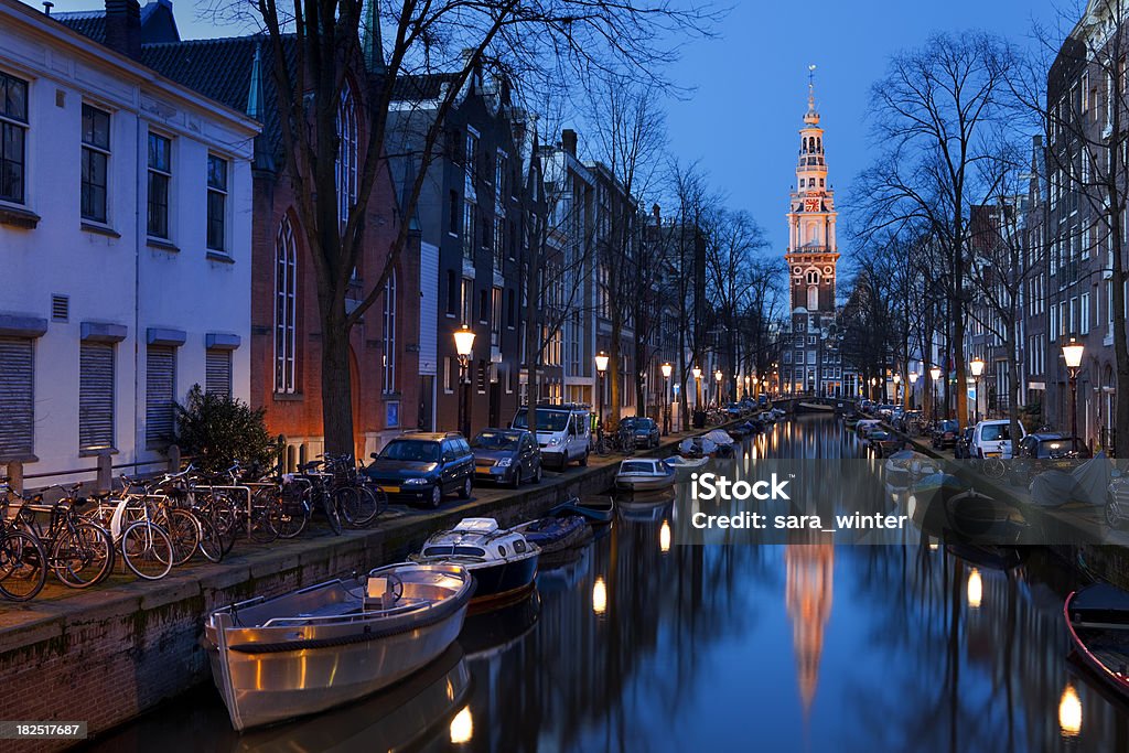 Canal em Amsterdão, Países Baixos e Zuiderkerk por noite - Royalty-free Amesterdão Foto de stock