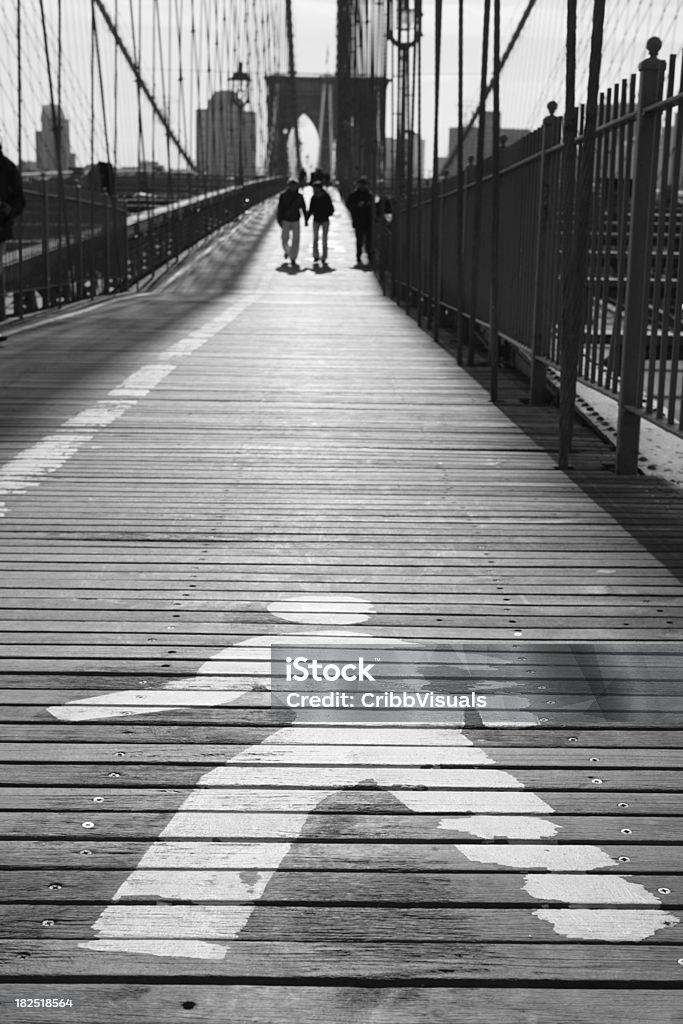 Ponte di Brooklyn alba a piedi - Foto stock royalty-free di Alba - Crepuscolo