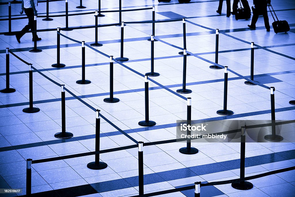 Reihen am Flughafen warten - Lizenzfrei Flughafen Stock-Foto