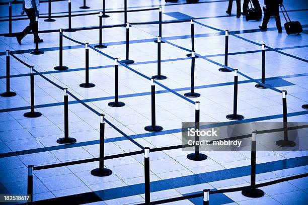 Reihen Am Flughafen Warten Stockfoto und mehr Bilder von Flughafen - Flughafen, Sicherheitssystem, Abflugbereich