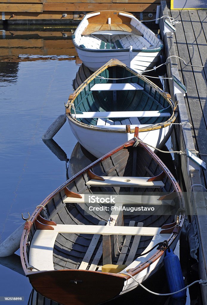 Cais Rowboats ligados - Royalty-free Assento de Veículo Foto de stock