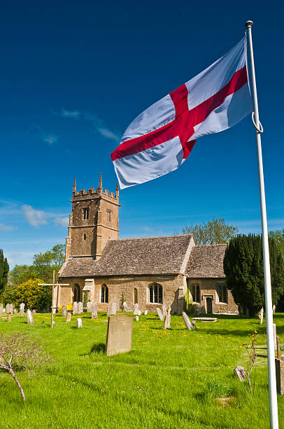 england cross st george patriotischen flagge country village-kirche - english flag st george flag st stock-fotos und bilder