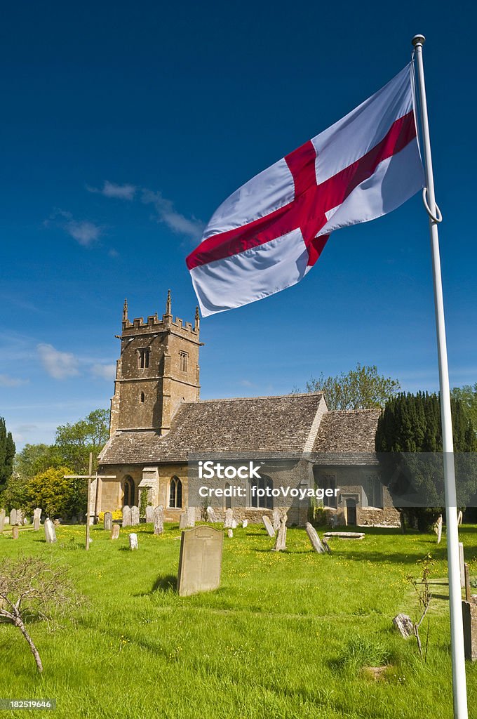 Anglia Cross St George patriotic flaga kraju village church - Zbiór zdjęć royalty-free (Kościół)