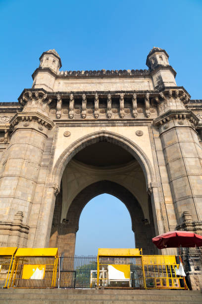 el portal de la india - vertical gateway to india famous place travel destinations fotografías e imágenes de stock