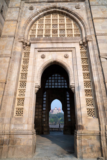el portal de la india - vertical gateway to india famous place travel destinations fotografías e imágenes de stock