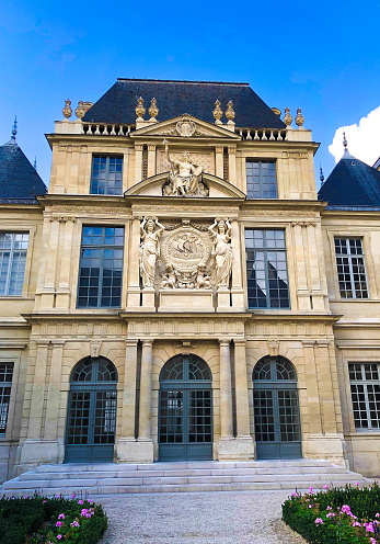 Fontainebleau castle-main court