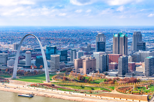 July 7, 2017 - St. Louis, Missouri - Keiner Plaza and the Gateway Arch in St. Louis, Missouri.