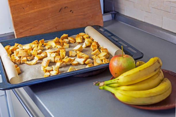 prepare croutons with banana bread in the kitchen