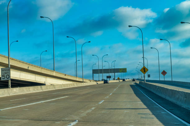 strada per coronado al tramonto - san diego california bridge coronado beach outdoors foto e immagini stock