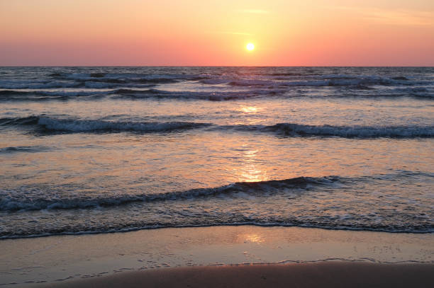 piękny zachód słońca, morze i słoneczna sceneria, plaża inasa w izumo - navy god water sun zdjęcia i obrazy z banku zdjęć
