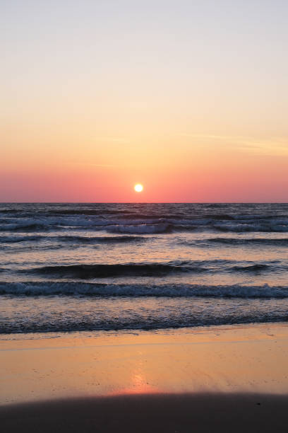 splendido mare e tramonto, spiaggia di inasa a izumo - navy god water sun foto e immagini stock
