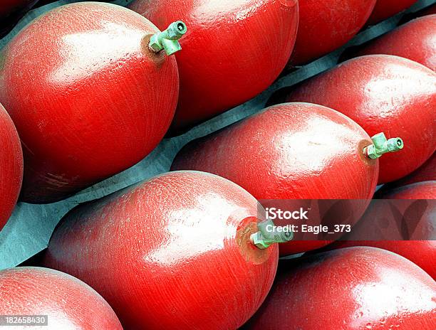 Rack De Cilindros De Gas Foto de stock y más banco de imágenes de Cilindro - Cilindro, Echar combustible, Estante - Objeto fabricado