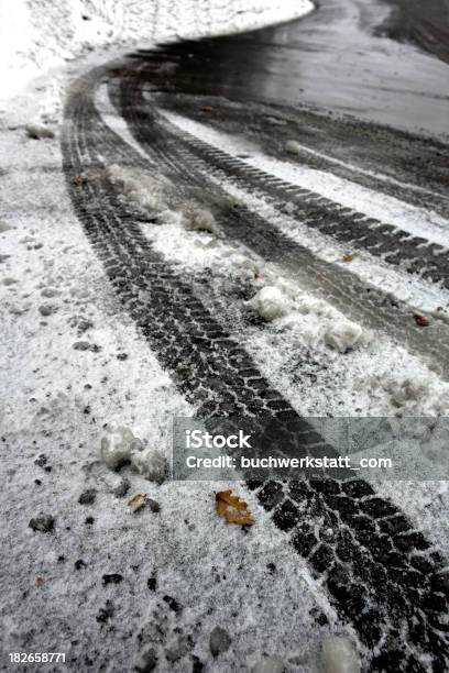 Foto de Atenção Não Pare 2 e mais fotos de stock de Deslizar - Deslizar, Carro, Inverno