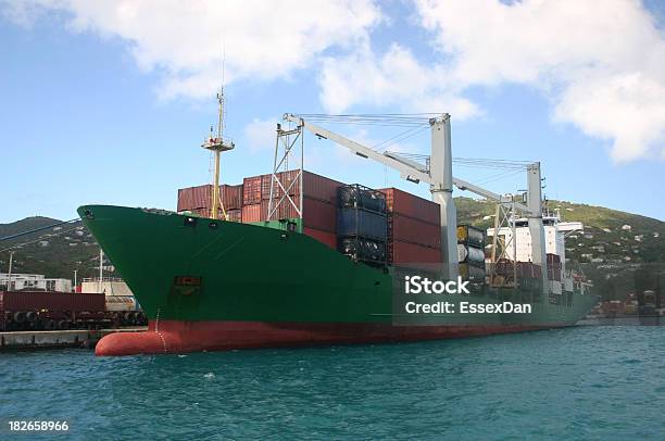 Contentor De Carga Navio - Fotografias de stock e mais imagens de A bordo - A bordo, Camião Basculante, Carregar - Atividade