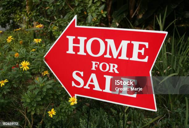Home For Sale Sign Stockfoto und mehr Bilder von Ausverkauf - Ausverkauf, For Sale - englischer Satz, Fotografie