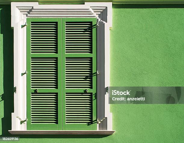 Verde Finestra 2 - Fotografie stock e altre immagini di Aprire - Aprire, Architettura, Bianco