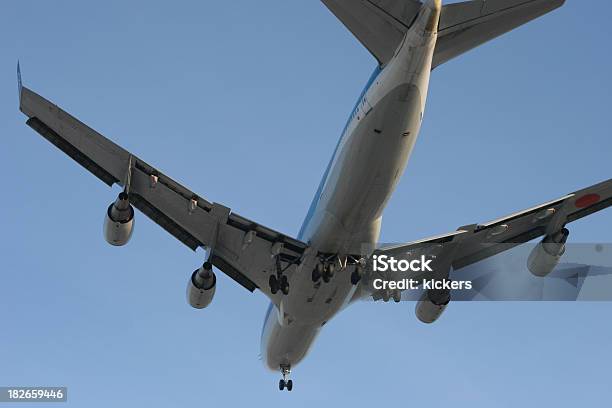 Foto de Avião De Abaixo e mais fotos de stock de Abaixo - Abaixo, Aproximar, Asa de aeronave