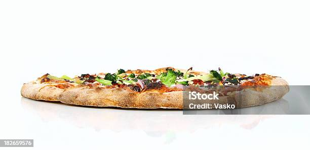 Mediterraneo Pizza 02 - Fotografie stock e altre immagini di Affamato - Affamato, Alimentazione non salutare, Assaggiare