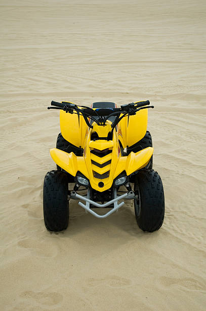 buggy de areia - off road vehicle quadbike wheelers four objects imagens e fotografias de stock