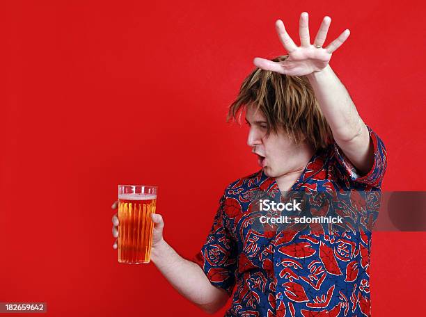 Dança De Cerveja - Fotografias de stock e mais imagens de 18-19 Anos - 18-19 Anos, 20-24 Anos, Abuso de Álcool