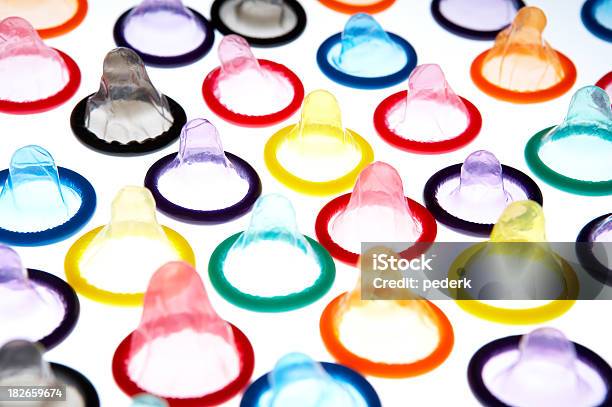 Kolor Prezerwatywy7 - zdjęcia stockowe i więcej obrazów Antykoncepcja - Antykoncepcja, Bez ludzi, Bezpieczeństwo