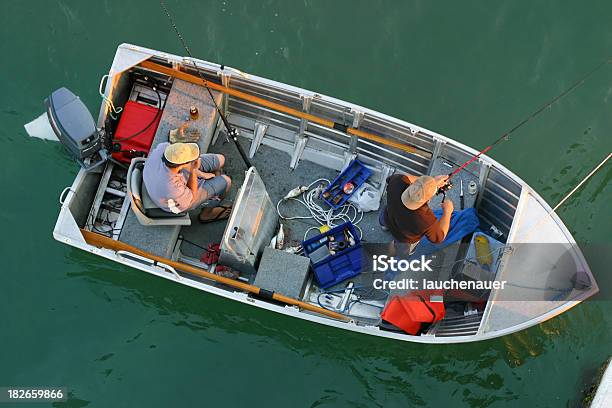 Photo libre de droit de Bateau De Pêche banque d'images et plus d'images libres de droit de Adulte - Adulte, Bateau à moteur, Bobine de film