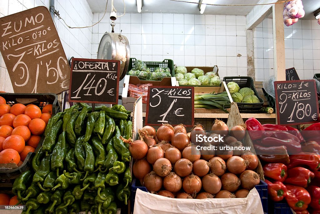 新鮮なフルーツと veg - 店のロイヤリティフリーストックフォト