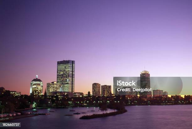 Foto de Horizonte Da Cidade De Boston E Do Charles River Nos Eua e mais fotos de stock de Bloco